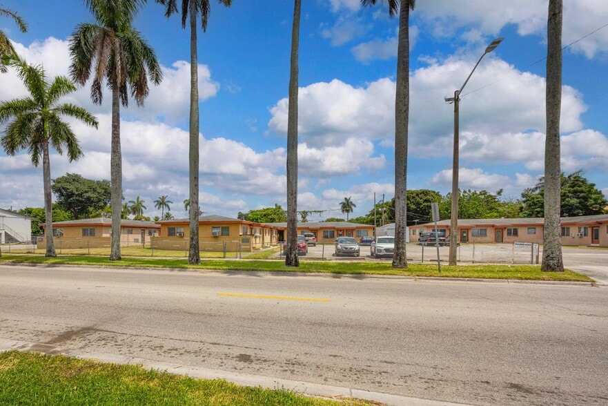 1915 NW 28th St, Miami, FL for sale - Building Photo - Image 3 of 40