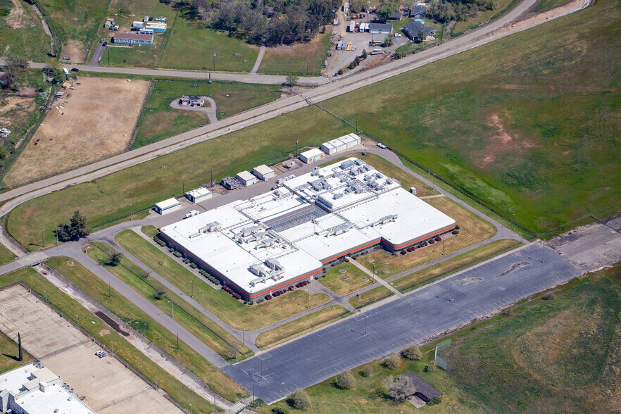 6000 Patrol Rd, Mcclellan, CA à louer - Photo du bâtiment - Image 3 de 4