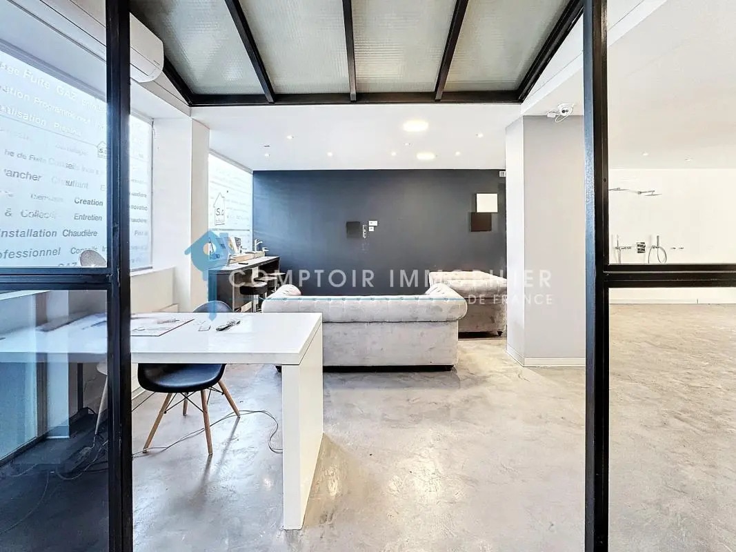 Retail in Grenoble for sale Interior Photo- Image 1 of 9