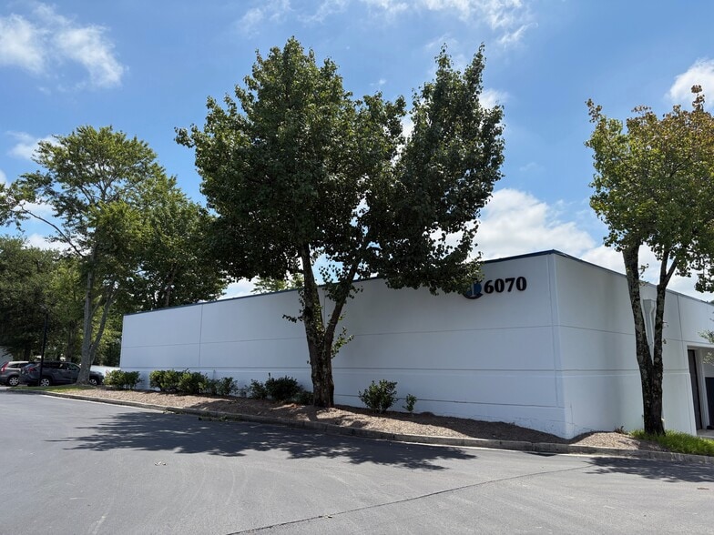 6000 Dawson Blvd, Norcross, GA à louer - Photo du bâtiment - Image 3 de 17