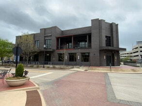 320 S Oak St, Roanoke, TX à louer Photo du bâtiment- Image 1 de 12