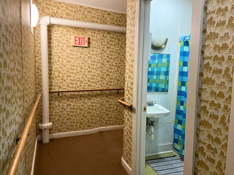 4 Washington Park, Oxford, NY à vendre - Photo du bâtiment - Image 2 de 26