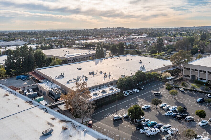 250 S Kraemer Blvd, Brea, CA à vendre - Photo du bâtiment - Image 3 de 6