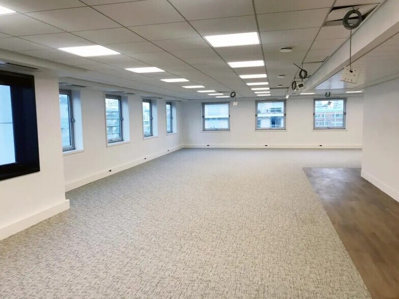 13 Bis Rue De L'Abreuvoir, Courbevoie for lease - Building Photo - Image 2 of 4