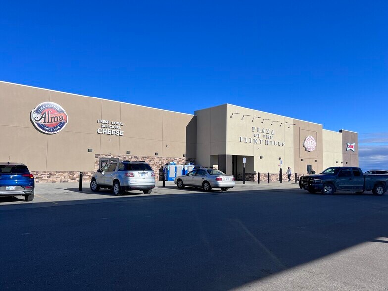 32691 K99 Hwy, Alma, KS à vendre - Photo du bâtiment - Image 2 de 35