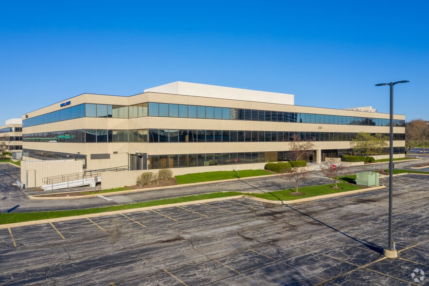 2707 Butterfield Rd, Oak Brook, IL à louer - Photo du bâtiment - Image 1 de 18