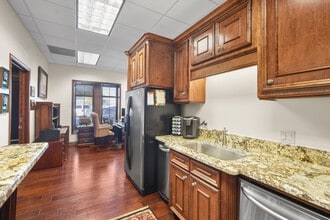 101 Simonton St, Conroe, TX for lease Interior Photo- Image 2 of 12