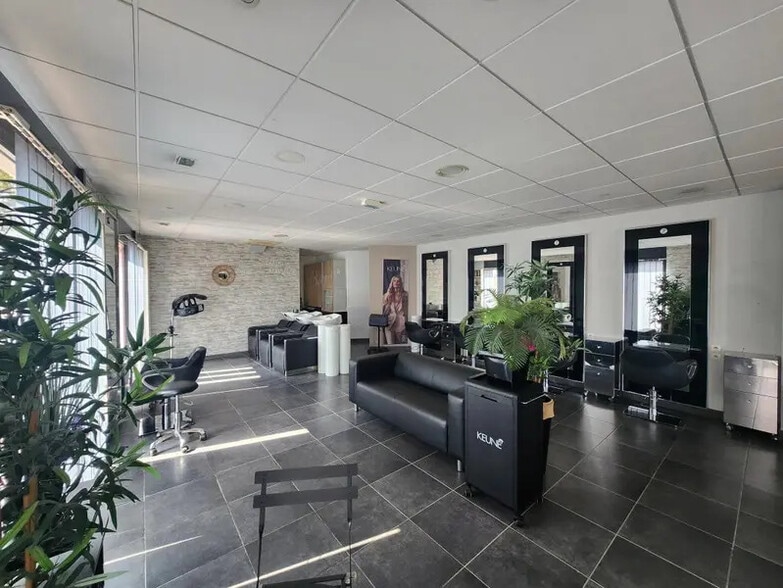 Retail in Montpellier for sale - Interior Photo - Image 3 of 10