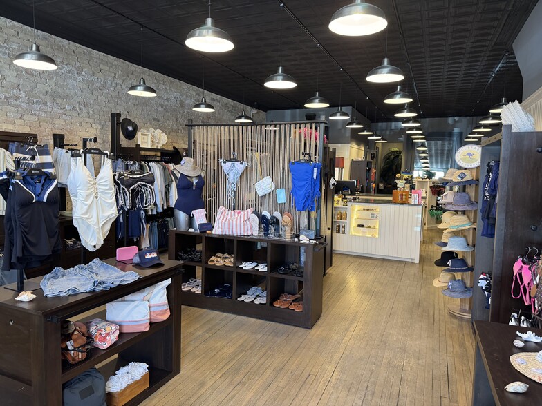 229 Water St, Excelsior, MN for lease - Interior Photo - Image 2 of 3