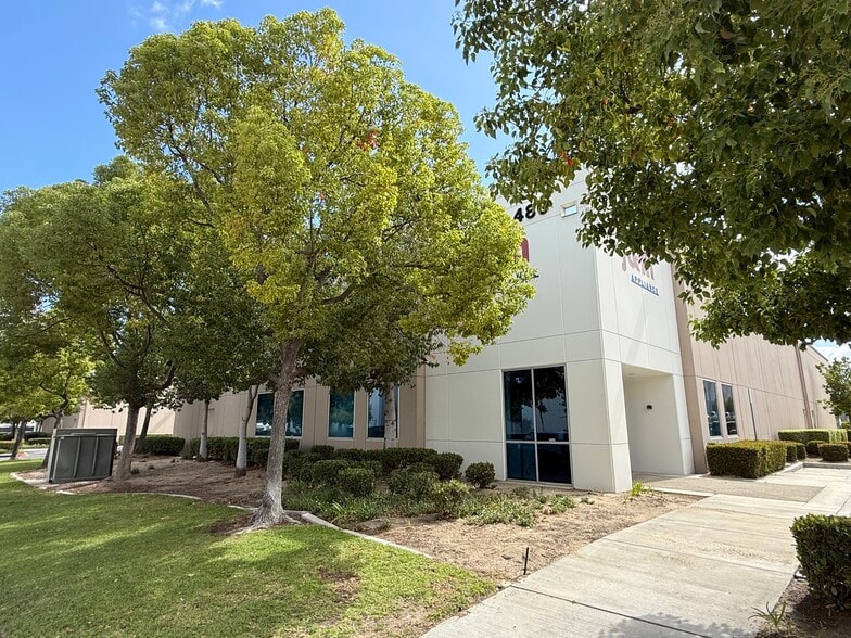 480 Business Center Ct, Redlands, CA for lease - Building Photo - Image 3 of 9