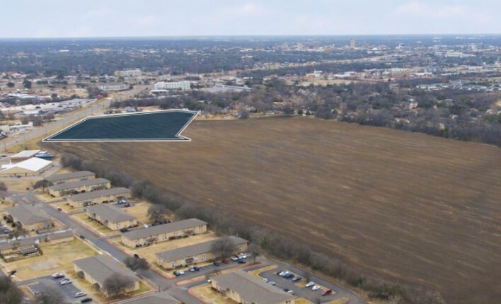 2520 N ROBINSON Dr, Waco, TX à vendre - Photo du bâtiment - Image 2 de 4