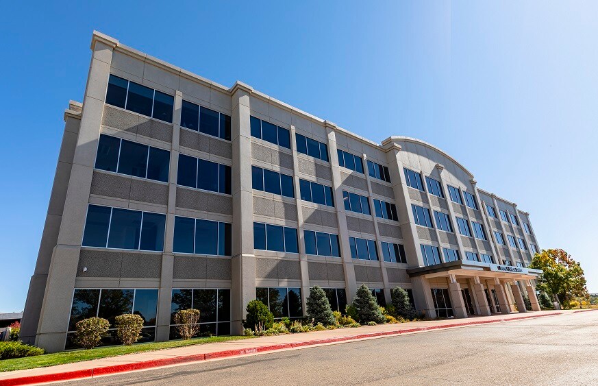 7807 E Peakview Ave, Centennial, CO à louer - Photo du bâtiment - Image 2 de 8