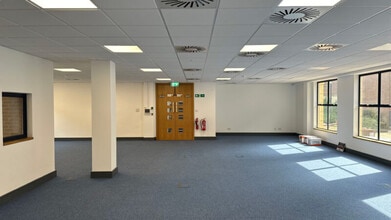 Clarendon Rd, Redhill à louer Photo intérieure- Image 1 de 6