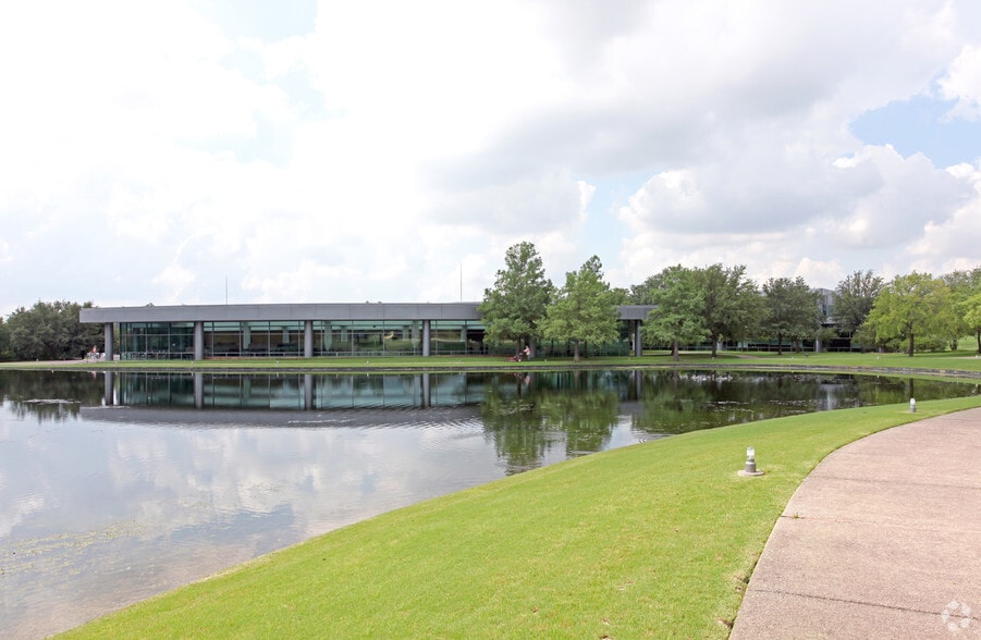 700 Hidden Rdg, Irving, TX for lease - Building Photo - Image 3 of 10