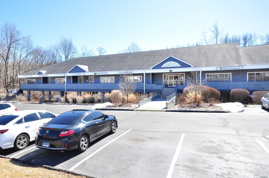 75 Berlin Rd, Cromwell, CT à louer - Photo du bâtiment - Image 1 de 45