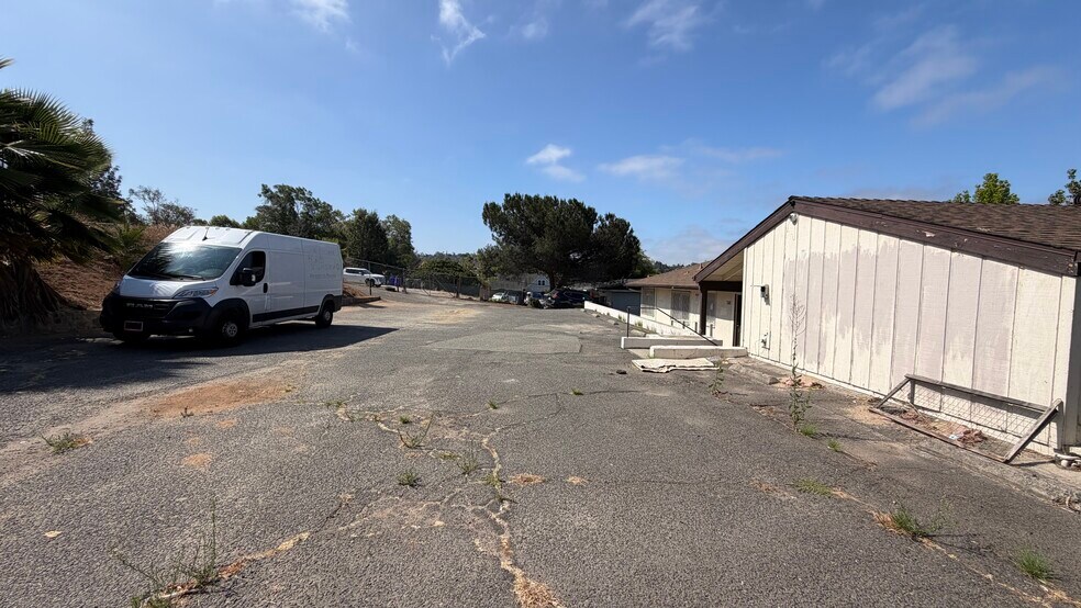 716 Civic Center Dr, Vista, CA for sale - Building Photo - Image 2 of 14
