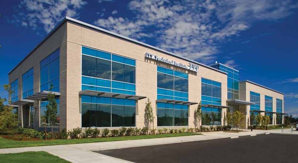 9600 NE Cascades Pky, Portland, OR à louer - Photo du bâtiment - Image 1 de 8