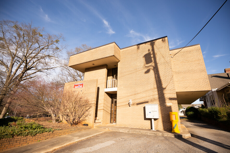 611 N Academy St, Greenville, SC à vendre - Photo du bâtiment - Image 1 de 1