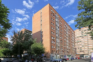 Plus de détails pour Multi-résidentiel à vendre