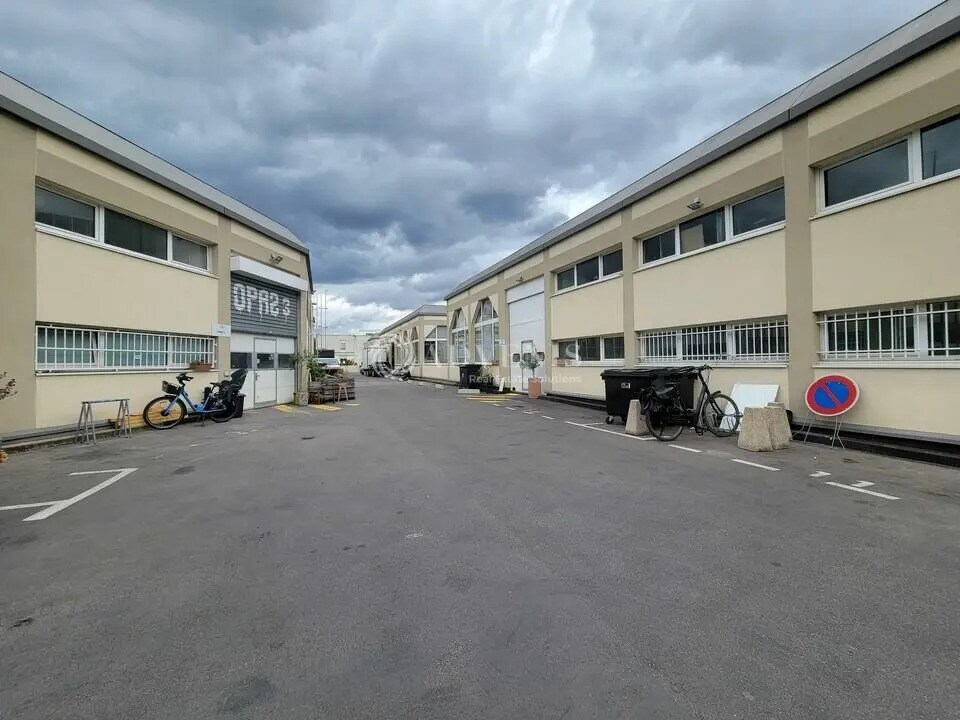 Flex dans Aubervilliers à louer Photo du bâtiment- Image 1 de 7