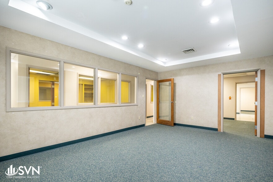 881 Newtown Pike, Lexington, KY for lease - Building Photo - Image 3 of 20