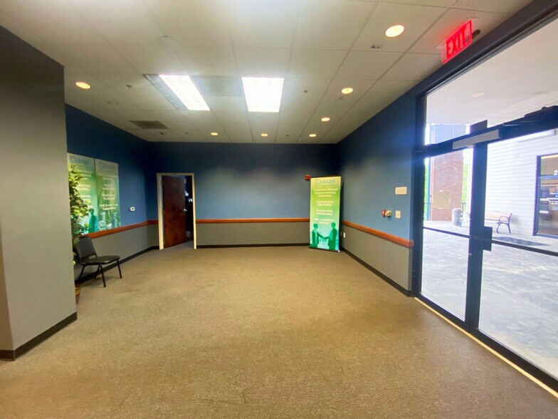 3951 NW 48th Ter, Gainesville, FL à louer - Photo du bâtiment - Image 3 de 6