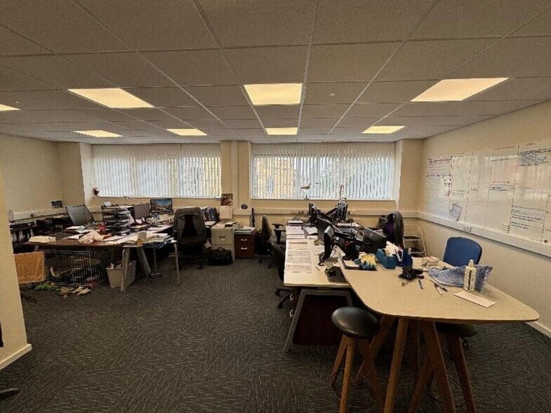 19-21 Queens Rd, Halifax à vendre - Photo intérieure - Image 3 de 5