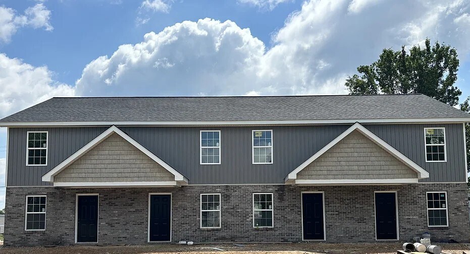 220 Morningside Dr, Benton, KY à vendre - Photo du bâtiment - Image 1 de 8