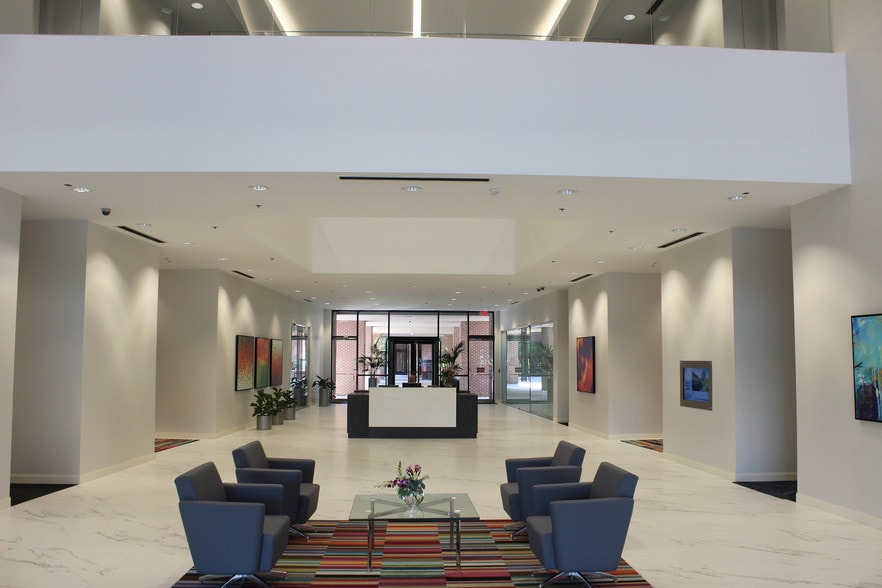 2221 Lakeside Blvd, Richardson, TX à louer - Hall d’entrée - Image 2 de 21