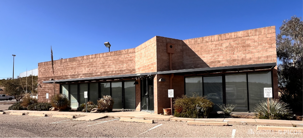 240 N Freeport Dr, Nogales, AZ for lease - Building Photo - Image 1 of 11