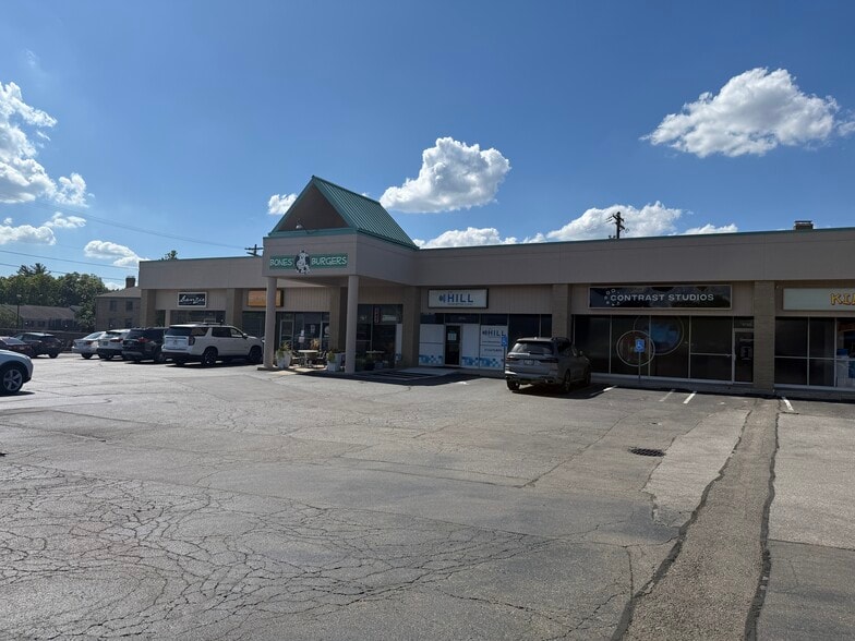 9717-9731 Montgomery Rd, Cincinnati, OH for lease - Building Photo - Image 1 of 9