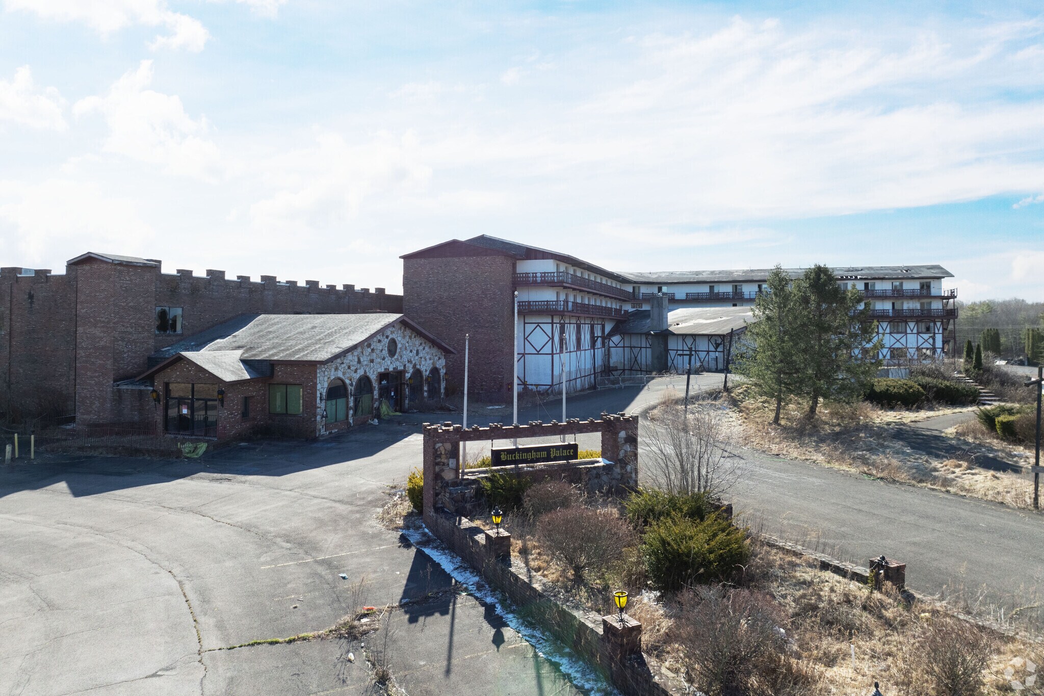 Catskill Portfolio portefeuille de 2 propriétés à vendre sur LoopNet.ca Photo du bâtiment- Image 1 de 53