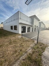 17010 Alico Commerce Ct, Fort Myers, FL for lease Interior Photo- Image 2 of 4