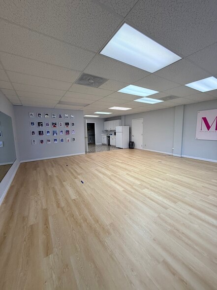 812 W Wade Hampton Blvd, Greer, SC for lease - Building Photo - Image 3 of 29
