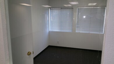 222-228 S Rainbow Blvd, Las Vegas, NV à louer Photo intérieure- Image 1 de 3