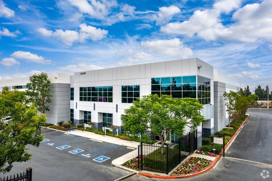 18450 S Wilmington Ave, Rancho Dominguez, CA à louer - Photo du bâtiment - Image 2 de 3