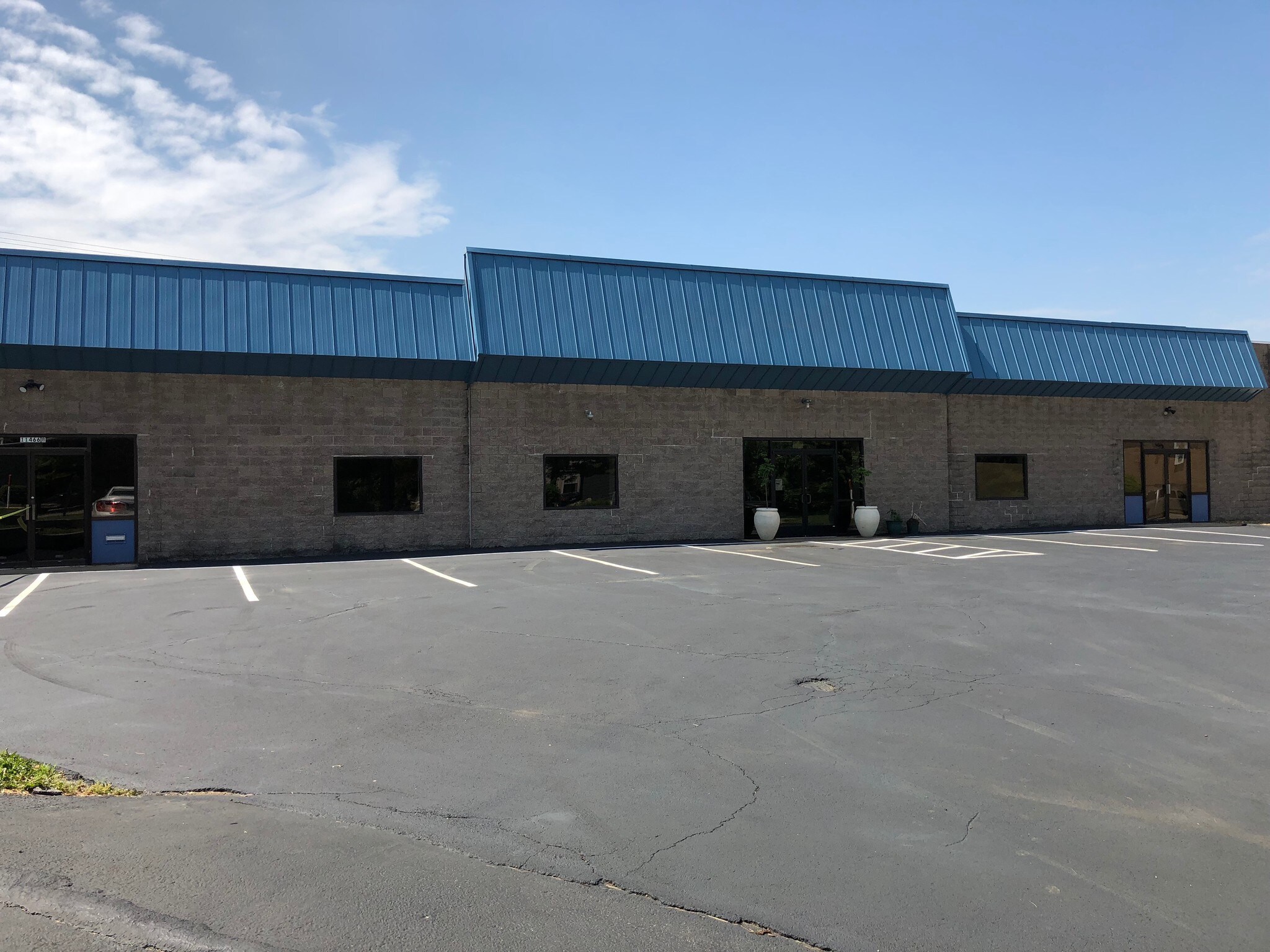 11466 Schenk Dr, Maryland Heights, MO for lease Building Photo- Image 1 of 3