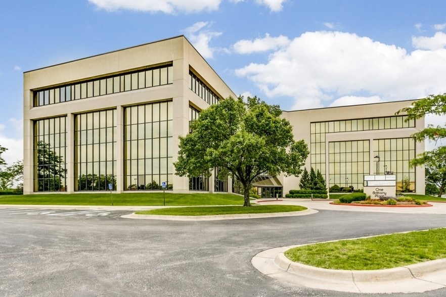 2024 N Woodlawn St, Wichita, KS for sale - Building Photo - Image 2 of 19