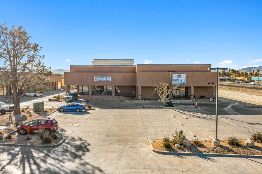 408-418 W Avenue J, Lancaster, CA à louer - Photo du bâtiment - Image 3 de 15