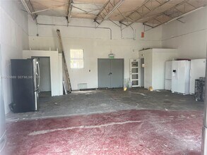 1325 E 10th Ave, Hialeah, FL for lease Interior Photo- Image 2 of 7