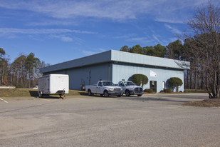 5504 Caterpillar Dr, Apex NC - Entrepôt