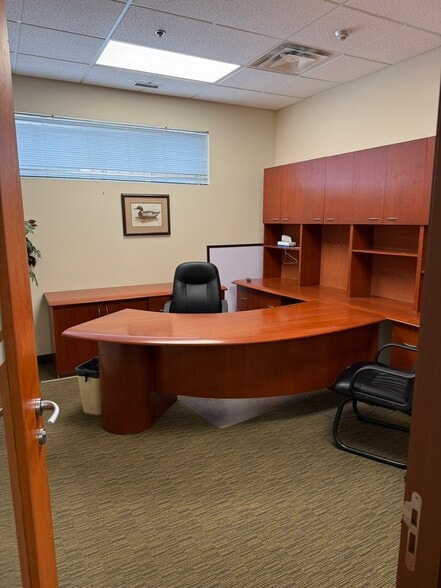 4646 Dufferin St, Toronto, ON for lease - Building Photo - Image 2 of 4