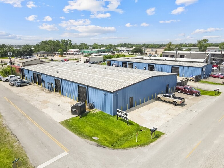 940 Hodgkins St portfolio of 2 properties for sale on LoopNet.ca - Building Photo - Image 2 of 10