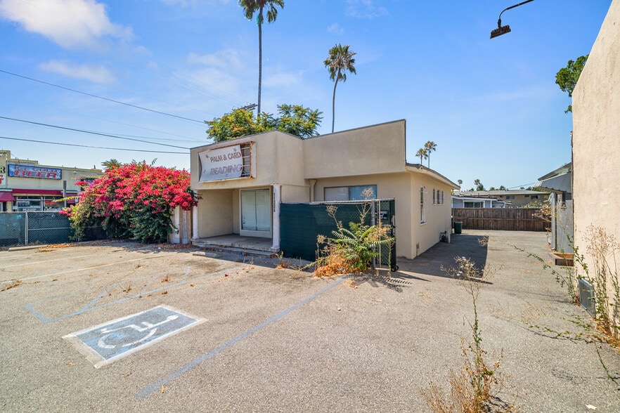 11304 Burbank Blvd, North Hollywood, CA for lease - Primary Photo - Image 1 of 6