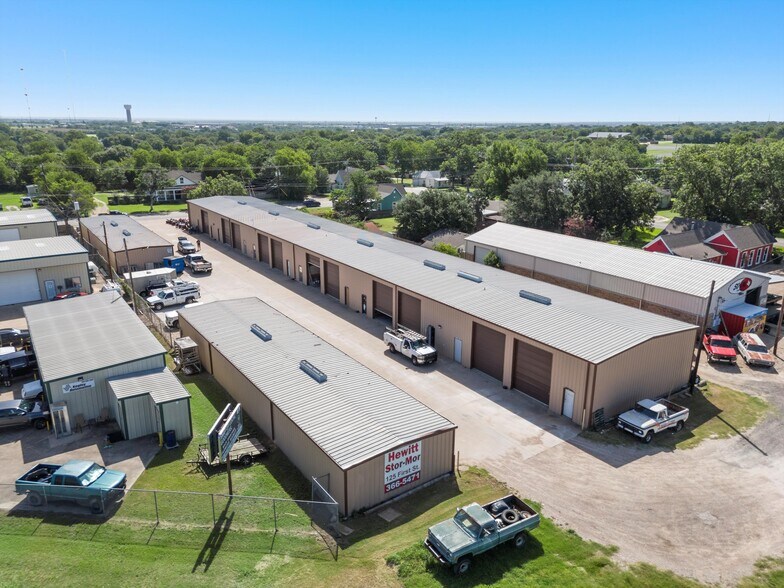 125 N 1st St, Hewitt, TX à louer - Photo du bâtiment - Image 1 de 6