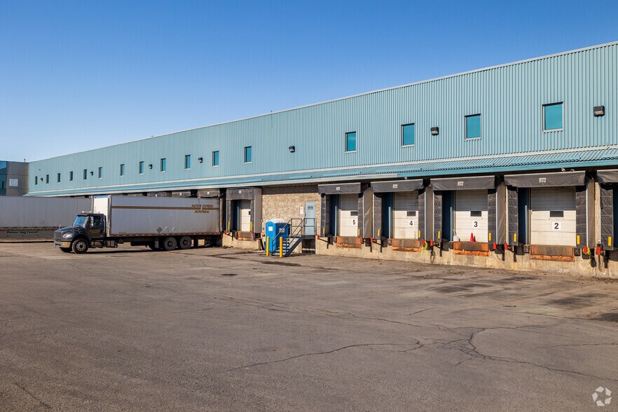 2125 23e Av, Montréal, QC à louer - Photo du bâtiment - Image 3 de 5