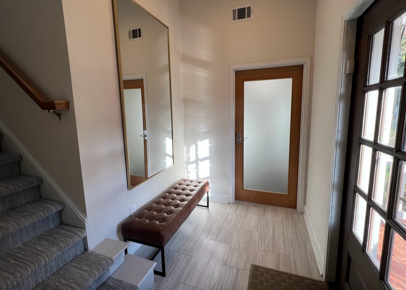 10898 Crabapple Rd, Roswell, GA for lease - Interior Photo - Image 3 of 10