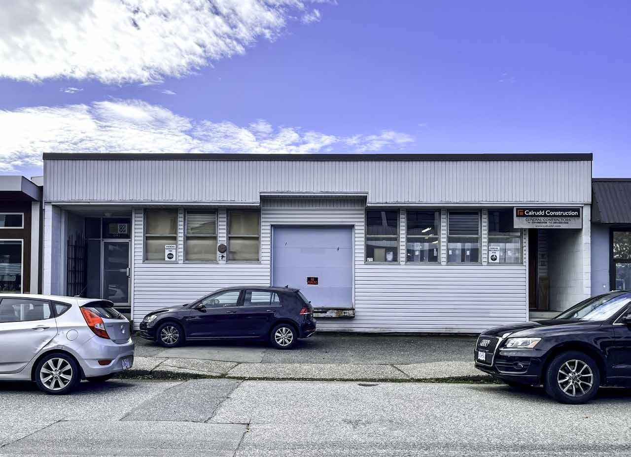 247 E 1st St, North Vancouver, BC à vendre Photo du bâtiment- Image 1 de 5