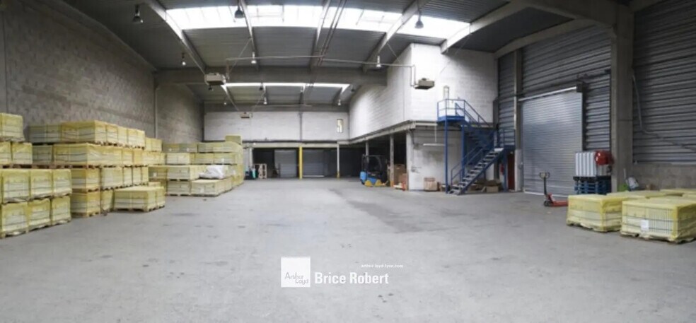 Office in Chassieu for lease - Interior Photo - Image 3 of 5