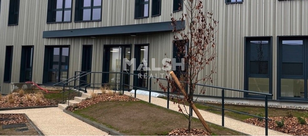 4 Avenue De Montmartin, Corbas for lease - Building Photo - Image 2 of 18